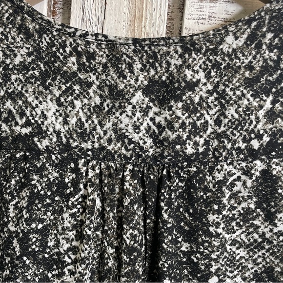 Mossimo Snake Print Lace Ruffle Top Women Medium Sleeveless Black White Romantic - Picture 5 of 9